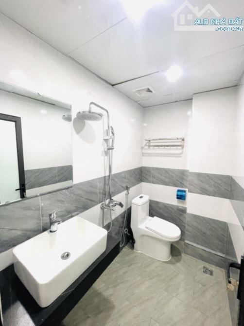 BÁN NHÀ LINH ĐƯỜNG HOÀNG LIỆT NHÀ 5 TẦNG MT 4M Ô TÔ ĐỖ CỔNG 6.x TỶ - 3