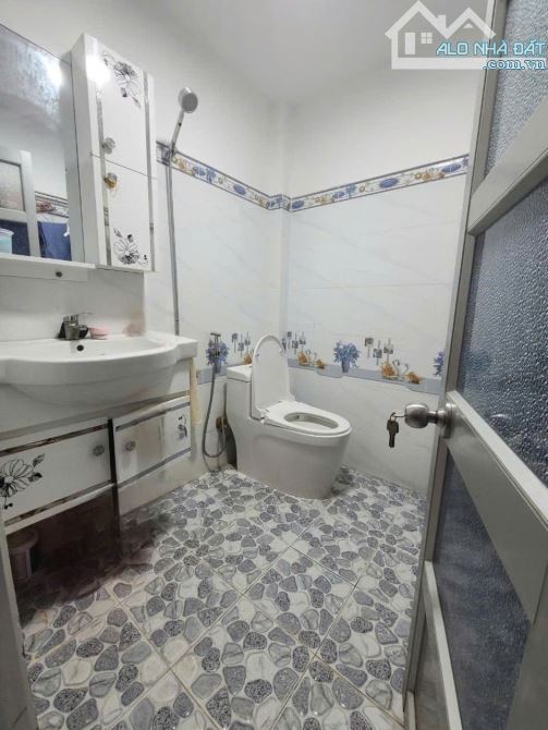 BÁN GẤP NHÀ 5 TẦNG, HẺM LỚN CMT8, TB –NGANG GẦN 5M– MỖI PHÒNG 1 WC-CHỈ NHỈNH 10TỶ! - 3