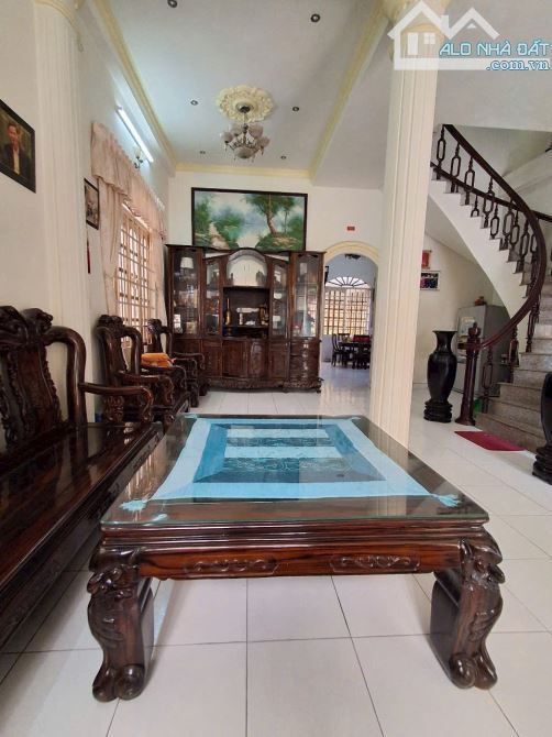 Cho thuê biệt thự 30 triệu,8m x 20m,1 lầu, mặt tiền đường số 11 P. Bình Trị Đông B - 3
