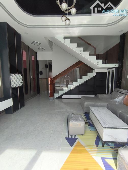 NHÀ 127M2 TẶNG FULL NỘI THẤT GẦN KHU CÔNG NGHIỆP TRỌN GÓI 2 TỶ 6 - 3