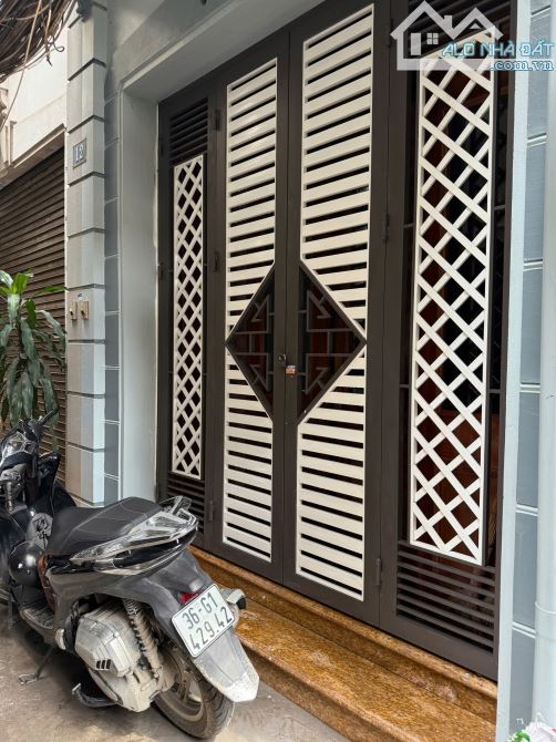 Bán nhà mới 35m2 x 6 tầng, ô tô đỗ cửa, 5 ngủ, 5 WC, ngõ 521 Trương Định, Q Hoàng Mai