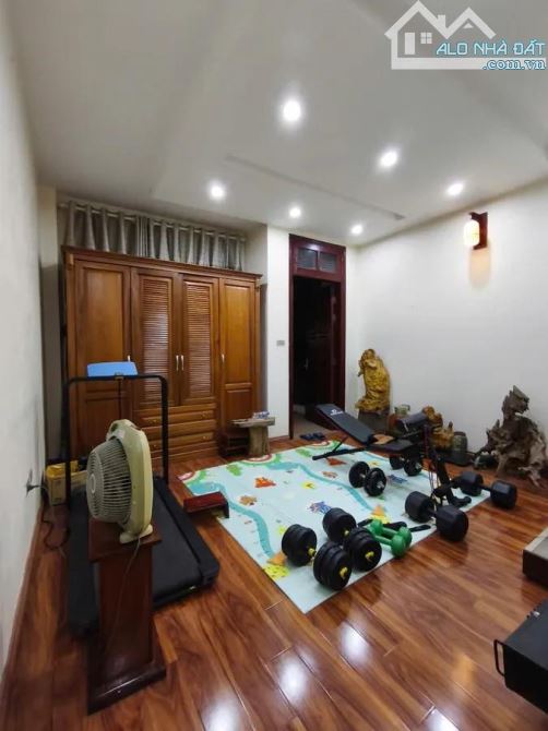 NHÀ PHỐ NGUYỄN VĂN CỪ 45M2 DÂN XÂY 6 TẦNG, GARA Ô TÔ, Ô TÔ TRÁNH. 16.x TỶ - 3