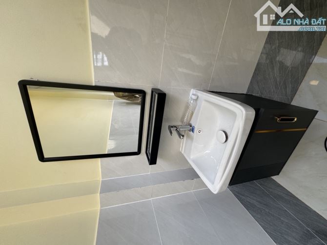 Bán nhà kế bệnh viện, trường học - 2tầng - 4x11 - Hxh 5M - giá 3.x tỷ. - 3