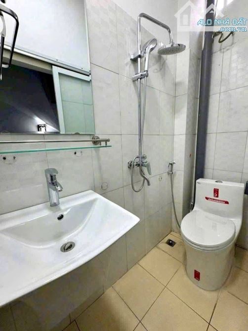🔥HỘ KHẨU HOÀN KIẾM - NHÀ BẠCH ĐẰNG - NGÕ BA GÁC, GẦN PHỐ - 5 TẦNG FULL ĐỒ CHỈ 4,3TỶ🔥🔥 - 3