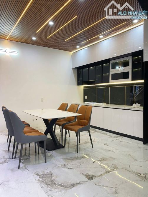 BÁN NHÀ ĐỨC GIANG -- 55M2 - MT 4M - 5 TẦNG - THANG MÁY - Ô TÔ ĐỖ CỬA - 4