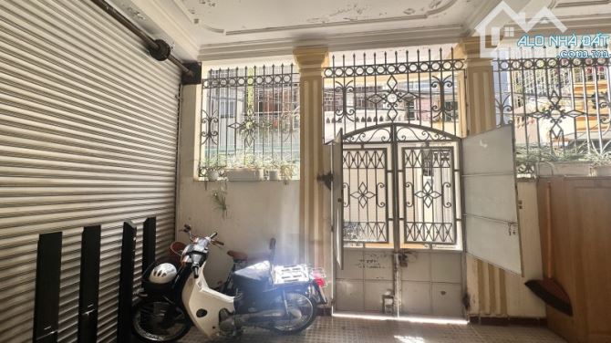 HIẾM ĐẸP! BÁN NHÀ CẦU GIẤY – LÔ GÓC 3 MẶT THOÁNG – GARA Ô TÔ – PHÂN LÔ VIP – 23 TỶ - 4
