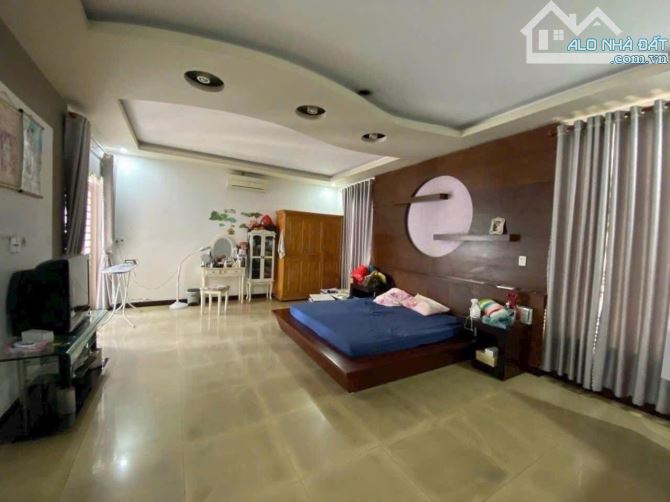 Biệt thự Phú Hòa : 10 x 20 Full thổ cư, hoàn công. 1 trệt 1 lầu 4 p ngủ - 4