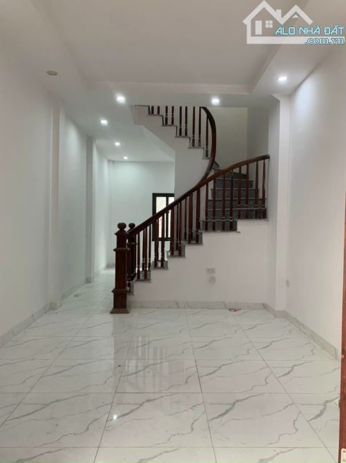 hơn 2 tỷ - ô tô đỗ cửa 35m2 - 4 tầng. Gần QL21b - Chợ Đầu Mối. Cách 30p TT Hà Đông - 4
