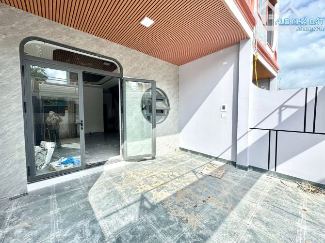 CHỦ GỞI BÁN NHÀ 1 TRỆT 1 LẦU THIẾT KẾ SANG TRỌNG ĐƯỜNG OTO P. TÂN VẠN. GIÁ CHỈ 2,650 TỶ - 4