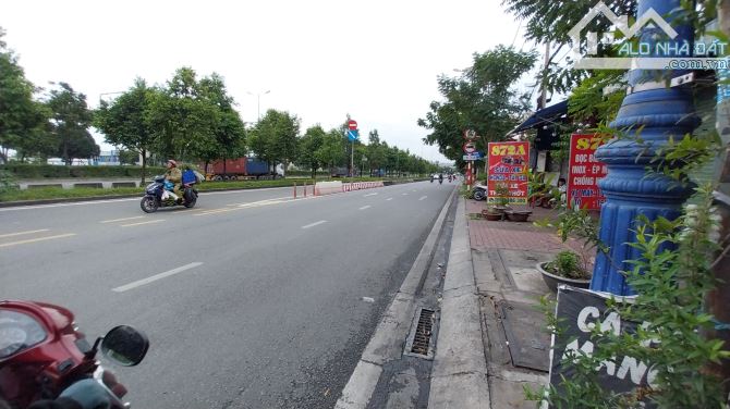 NHÀ 4 TẦNG KINH DOANH, TRỤC MAN THIỆN CHỈ 9,X TỶ TL, SÁT METRO, ĐƯỜNG 10M THÔNG - 4