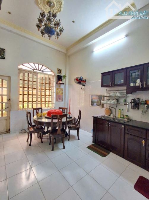 Cho thuê biệt thự 30 triệu,8m x 20m,1 lầu, mặt tiền đường số 11 P. Bình Trị Đông B - 4
