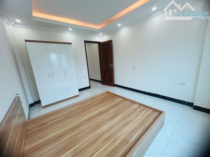 Bán nhà riêng Kim Chung Hoài Đức. Nhà 5 tầng full nội thất. 180m đến chợ Lai Xá Quốc Lộ 32 - 4