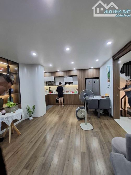 NHỈNH 20 TỶ, NHÀ LÔ GÓC, Ô TÔ, KINH DOANH, NGHĨA TÂN, CẦU GIẤY, DT 40M, 7 TẦNG, MT 12M - 4