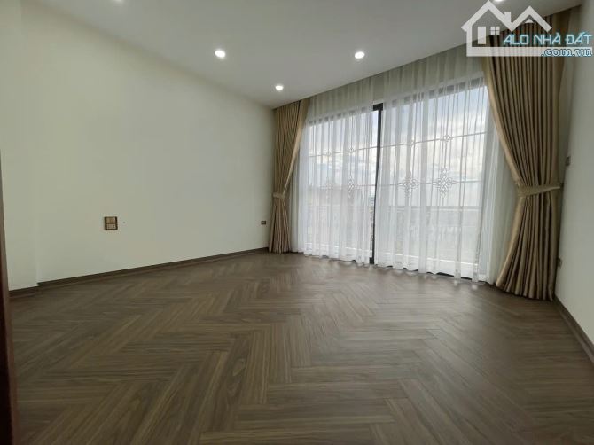 Cần bán nhà Phố Ngọc Lâm, Long Biên, 55m², 7 tầng thang máy, Kinh doanh vỉa hè, Giá 22 tỷ - 4