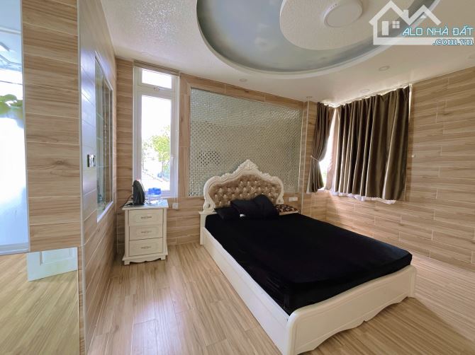 BÁN BIỆT THỰ NGHĨ DƯỠNG CUNG ĐƯỜNG THÔNG XANH CÓ 8 PKD . DT 221m2 . Giá 29 TỶ - 4