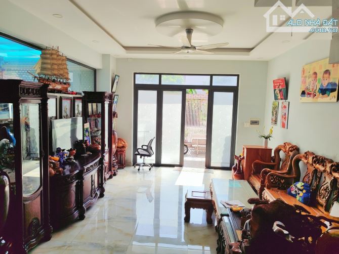 Bán nhà biệt thự Quận 2 đường Nguyễn Duy Trinh khu Đông Thủ Thiêm gần chợ (192m2) 28 tỷ - 4