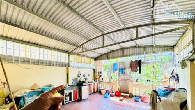 Bán nhà mặt đường Trường Chinh gần bv Nhi Đức, dt 120m2, ngang 5m, nhà 2 tầng - 5