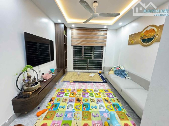 NHÀ ĐẸP CHÂU DÀI- BẮC TỪ LIÊM 5 TẦNG MT 3,5 M GIÁ5,35 TỶ DÂN XÂY 37 M SÀN 2 PHÒNG   Căn nh - 5