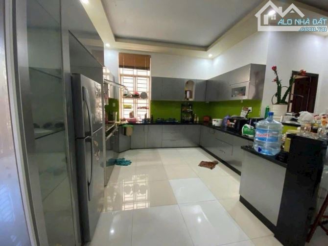 Biệt thự Phú Hòa : 10 x 20 Full thổ cư, hoàn công. 1 trệt 1 lầu 4 p ngủ - 5