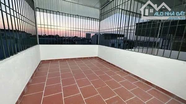 BÁN NHÀ PHƯỜNG LONG BIÊN  35m 5 TẦNG  FULL NỘI THẤT  Ô TÔ  GIÁ 5.2 TỶ GẦN TTTM AEON - 5