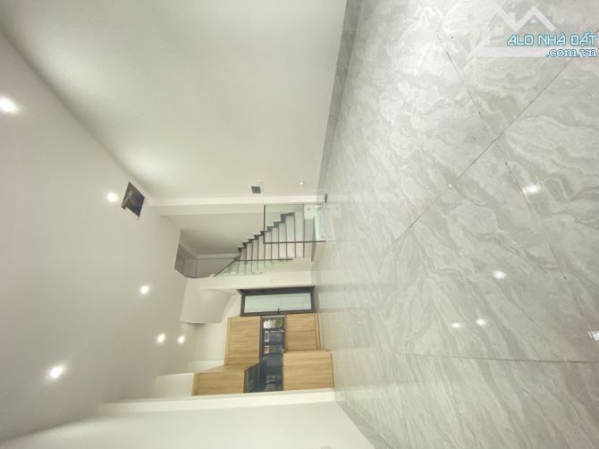 NHÀ ĐẸP NGỌC THUỴ 30M2 X5 TẦNG - 1 NHÀ RA ĐƯỜNG OTO TRÁNH - GIÁ RẤT HỢP LÝ - 5