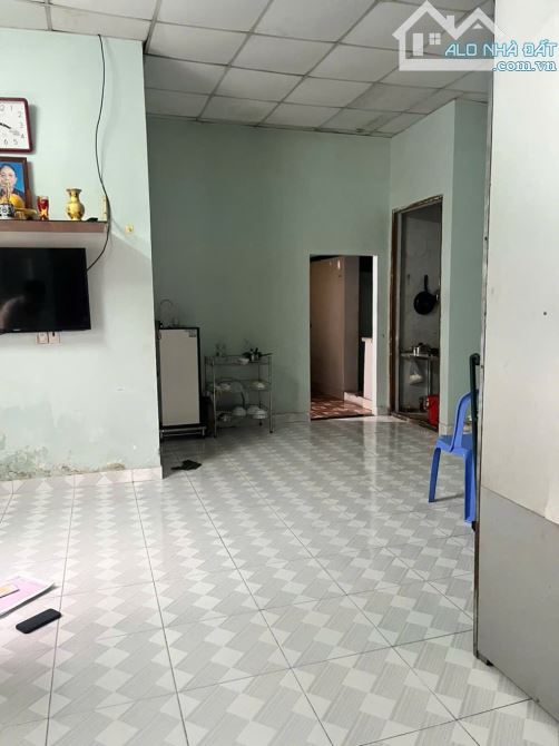 nhà 1 trệt 1 lầu 111m2  và 5 phòng trọ 3ty6 TL cách đường Phạm Hữu Lầu 100m - 5