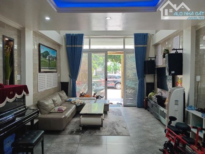 MẶT TIỀN ĐƯỜNG 12M - KINH DOANH ĐA NGHÀN - NGAY KHU VIP TÊN LỬA - ĐỐI DIỆN CÔNG VIÊN - 5