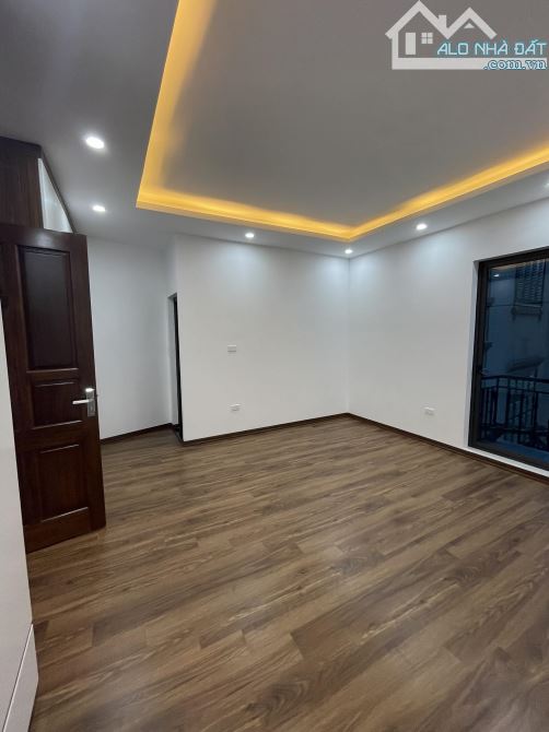 Nhà đẹp ở luôn Võ Chí Công Cầu Giấy. Sổ vuông 43m, 6 tầng MT6m3 Giá 10.8 tỷ Ngõ 3 gác - 6