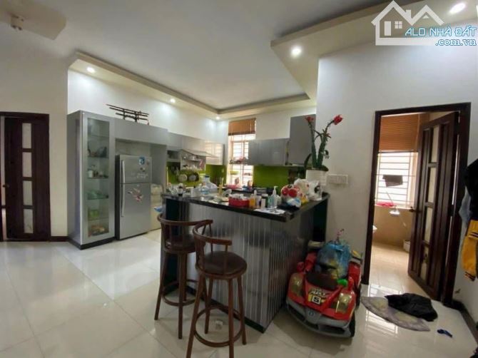 Biệt thự Phú Hòa : 10 x 20 Full thổ cư, hoàn công. 1 trệt 1 lầu 4 p ngủ - 6