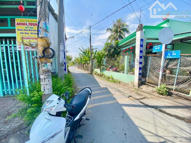 Nhà Cấp 4 Xây Riêng Lẻ - Sổ Hồng Riêng . Đường Xe Hơi 🚗 Tới Nhà. DT 5,5 x 20m (hậu 6,1m) - 6