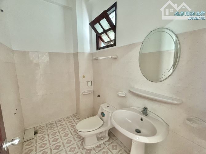 Top nhà vị trí đẹp cho thuê rẻ 8 x 32m Đào Duy Anh Phú Nhuận TP.HCM - 6