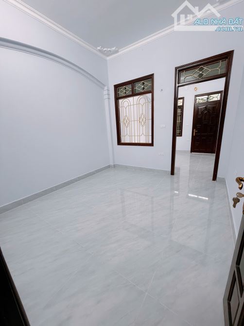 Bán nhà mới 35m2 x 6 tầng, ô tô đỗ cửa, 5 ngủ, 5 WC, ngõ 521 Trương Định, Q Hoàng Mai