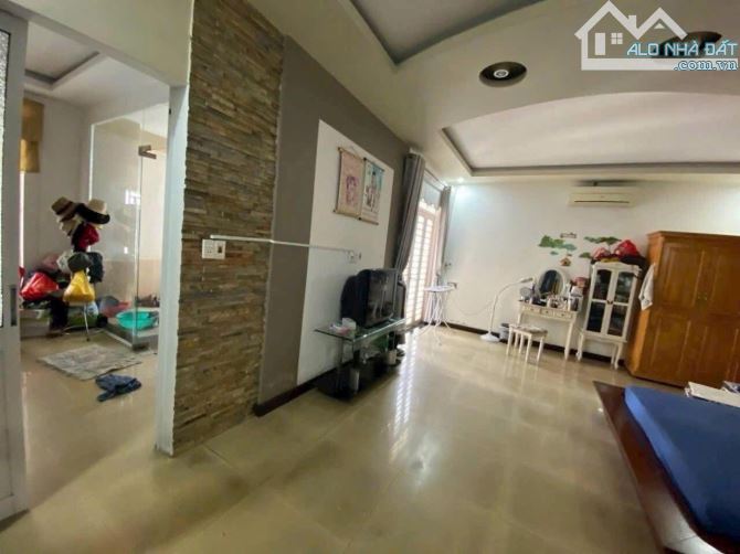 Biệt thự Phú Hòa : 10 x 20 Full thổ cư, hoàn công. 1 trệt 1 lầu 4 p ngủ - 7