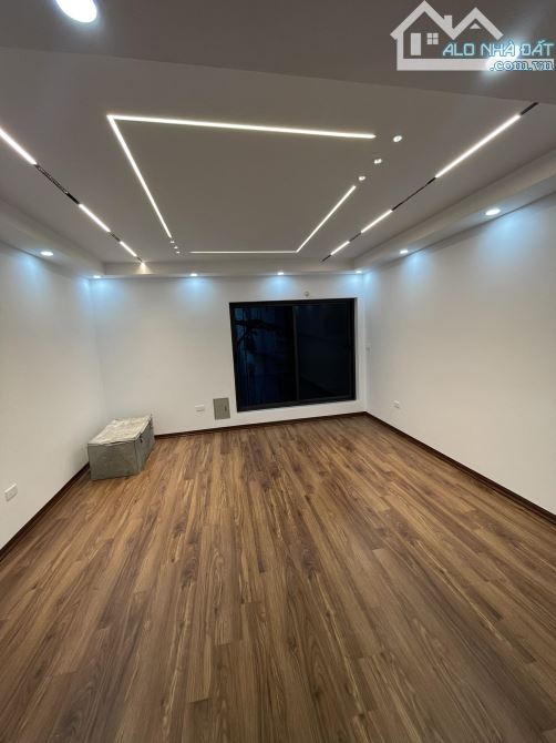 Nhà đẹp ở luôn Võ Chí Công Cầu Giấy. Sổ vuông 43m, 6 tầng MT6m3 Giá 10.8 tỷ Ngõ 3 gác - 8