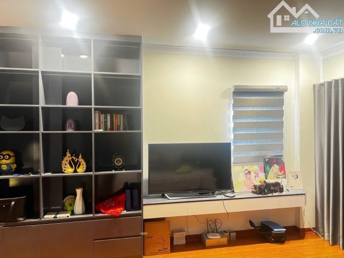 🏡 SIÊU PHẨM VIỆT HƯNG – NHÀ ĐẸP LÔ GÓC, THANG MÁY, Ô TÔ VÀO NHÀ! - 8
