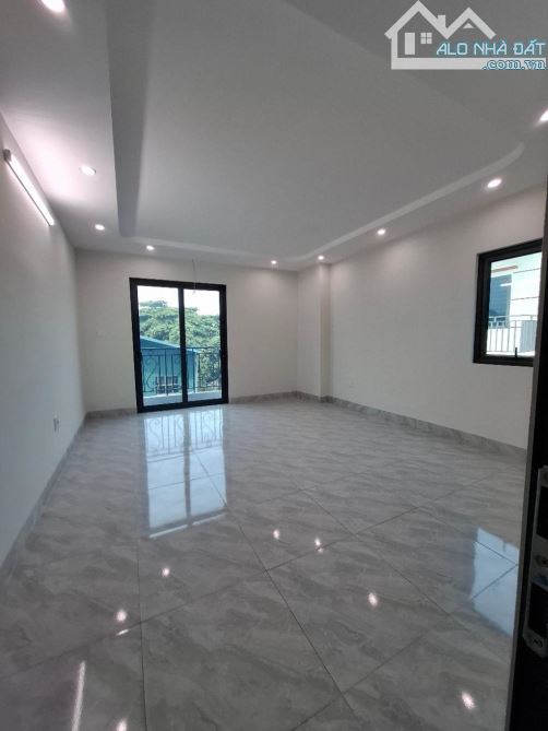 Bán nhà Đại Cát, Bắc Từ Liêm, 34m2, 5 tầng, mặt tiền 4.6m, giá 5.8 tỷ - 8