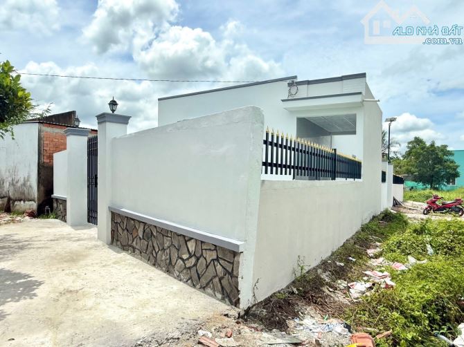 Nhà Cấp 4 Xây Tâm Huyết - Sổ Hồng Riêng . Đường Xe Hơi 🚗 Tới Nhà. Diện tích 8 x 25m - 8