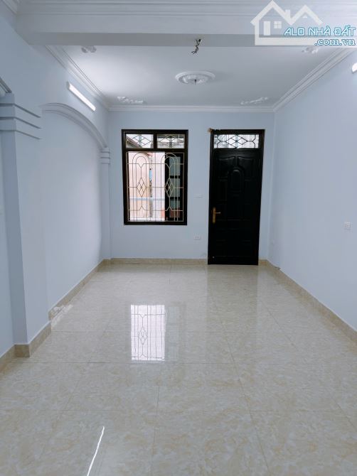 Bán nhà mới 35m2 x 6 tầng, ô tô đỗ cửa, 5 ngủ, 5 WC, ngõ 521 Trương Định, Q Hoàng Mai