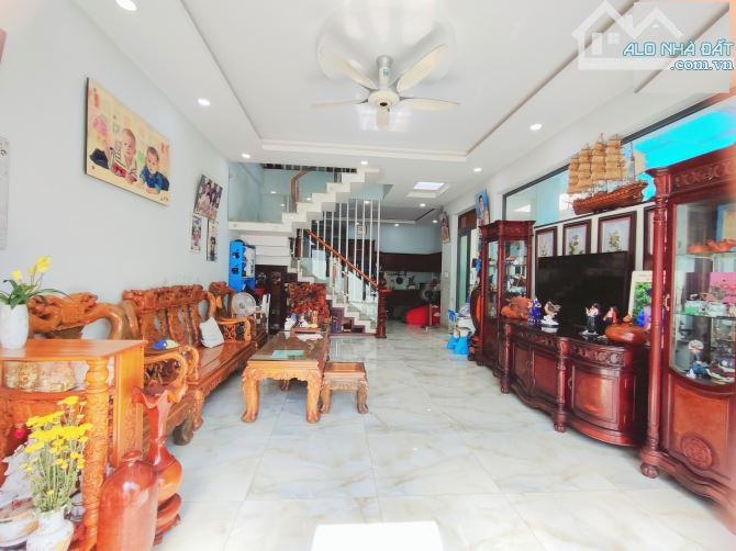 Bán nhà biệt thự Quận 2 đường Nguyễn Duy Trinh khu Đông Thủ Thiêm gần chợ (192m2) 28 tỷ - 9
