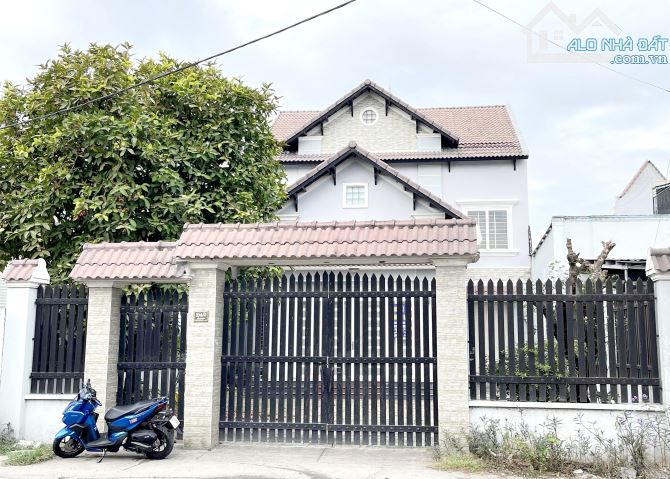 Nhà 1 Lầu 10x30m Mặt Tiền Đường Trần Văn Mười X.Xuân Thới Đông Hóc Môn Giá 15.9 Tỷ TL