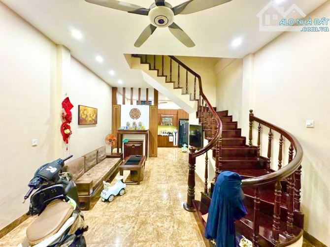 Quan Thổ DT: 46m2, 4tầng,giá: 7.67 tỷ Đống Đa