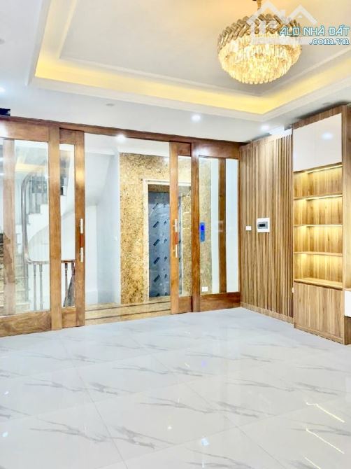 XUÂN PHƯƠNG -43M x 5 TẦNG - THANG MÁY- FULL ĐỒ - Ô TÔ ĐỖ GẦN.