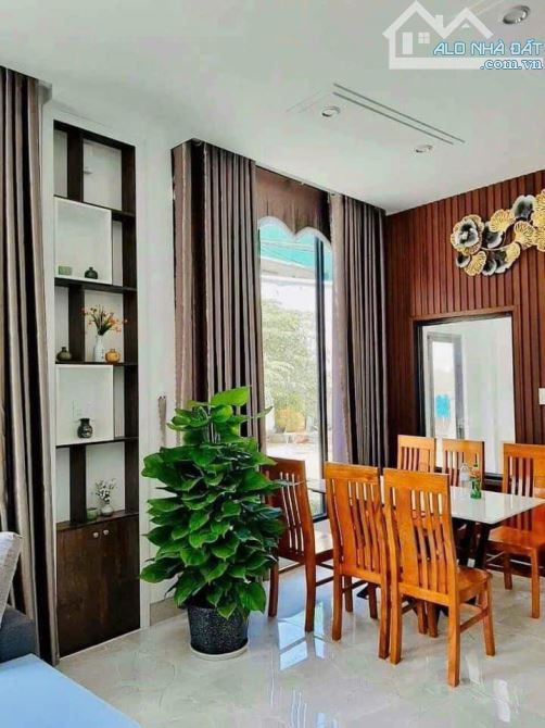 Bán nhà 3 tầng 2 diện đẹp hẻm ô tô thông đường Quang Trung