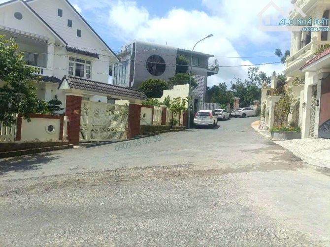 Bán đất 2 mặt tiền view đẹp khu dân cư trung tâm gần bến xe liên tỉnh Đà Lạt