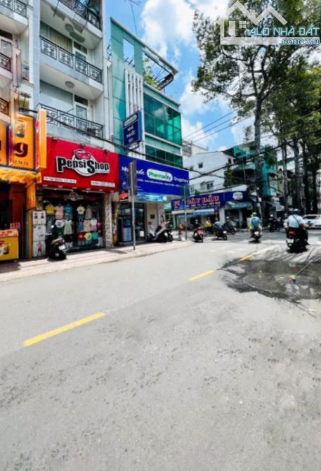 Hiếm, Nhà Ngô Quyền Q10, 82m², MT 5m, vuông A4, giếng trời, thang máy, gần Chợ Rẫy. 32.8tỷ