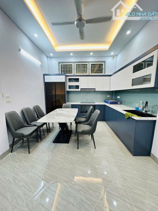 Cần bán nhà riêng phố Kim Đồng 50m ngõ ô tô giá 16.8 tỷ.