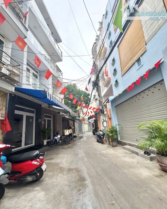 Sát Phan Xích Long, nhà 4Tầng (4 x 16) NỞ 5m, hẻm 6m, OTO VÀO NHÀ đường Phan Đình Phùng
