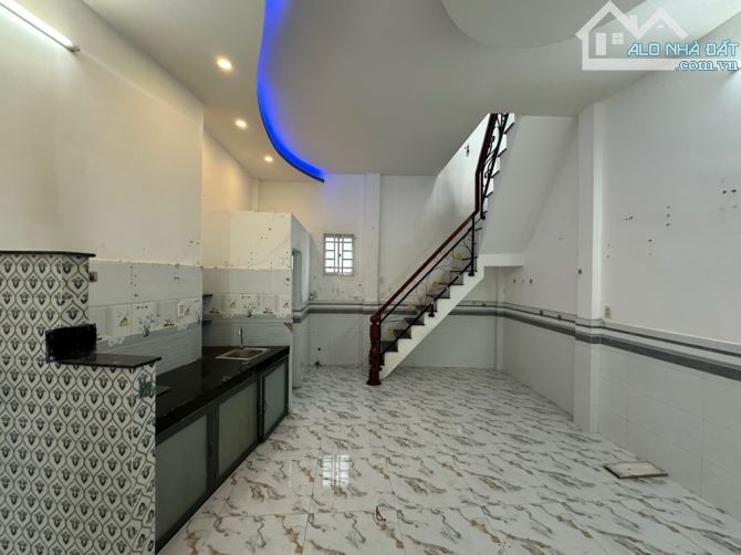 Vị trí trung tâm kinh doanh đa nghành nghề, Mai Hắc Đế, 34m2, ngang gần 5m, SHR vuông vức