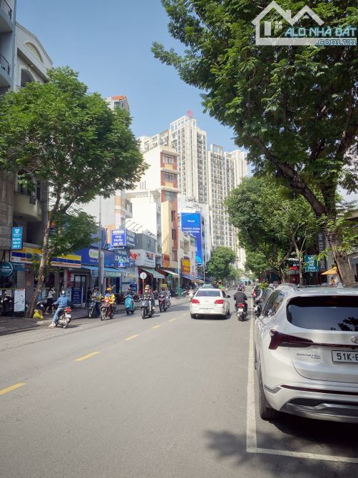 Cao Thắng, Q10 - 64m2 5 tầng thang máy - ô tô vào nhà - kinh doanh - lô góc 3 mặt. 16.5 tỷ