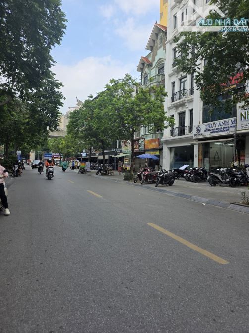 Mặt phố Vip Cầu Giấy, Trương Công Giai. 100m*8 tầng, mt 6m, 68 tỷ. Khá Hiếm, KDoanh vô đối